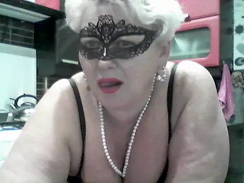 Lisa Suzie online show from April 2026 06:36:02 PM