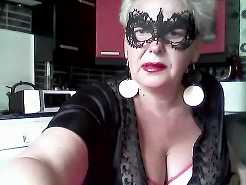 Lisa Suzie online show from June 2026 12:22:01 PM