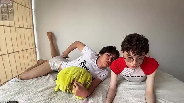 Snapshot of mapleg chatting on October 2025 05:23:02 PM mapleg online show from October 2025 05:23:02 PM