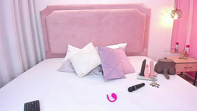 Snapshot of sophiawhite__ chatting on March 2025 01:18:01 PM sophiawhite online show from March 2025 01:18:01 PM