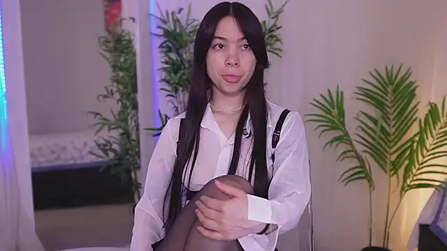 Lia Sweett  online show from June 2026 04:22:02 PM