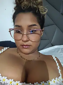 Snapshot of BrendaGirs chatting on August 2026 01:20:01 AM BrendaGirs online show from August 2026 01:20:01 AM