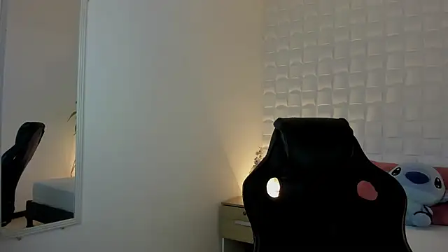 Snapshot of stephanya_ chatting on January 2025 02:11:02 AM stephanya online show from January 2025 02:11:02 AM