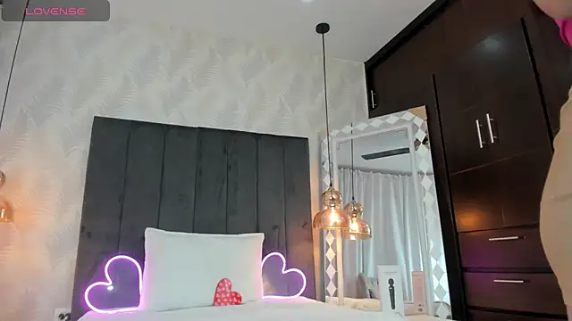 SHARONN     online show from January 2025 03:54:02 AM