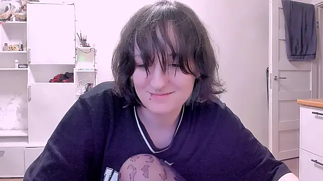 Snapshot of luna_cosmic chatting on February 2025 01:10:01 AM luna cosmic online show from February 2025 01:10:01 AM