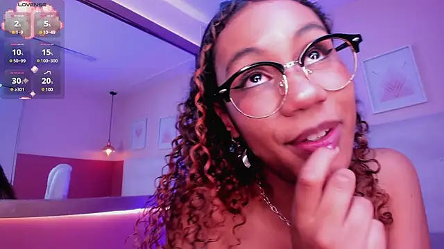 Snapshot of sade_jackson1 chatting on March 2025 07:30:01 AM sade jackson1 online show from March 2025 07:30:01 AM