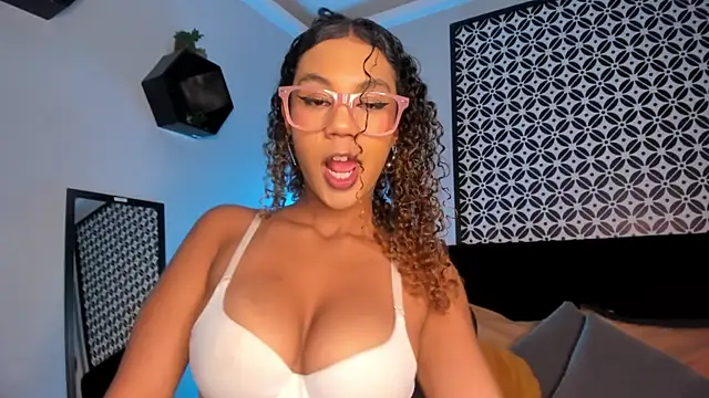 Snapshot of sade_jackson1 chatting on September 2025 05:22:01 AM sade jackson1 online show from September 2025 05:22:01 AM