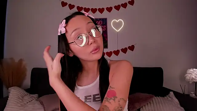 Snapshot of naomi_asian chatting on February 2026 07:28:01 AM naomi asian online show from February 2026 07:28:01 AM