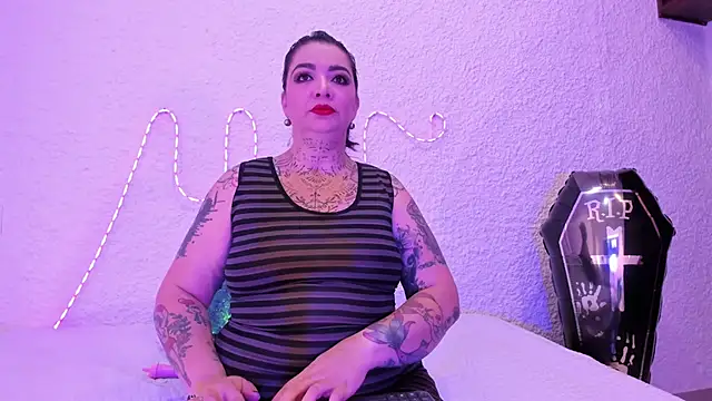 Snapshot of poisson_ivy chatting on October 2025 08:37:02 PM poisson ivy online show from October 2025 08:37:02 PM