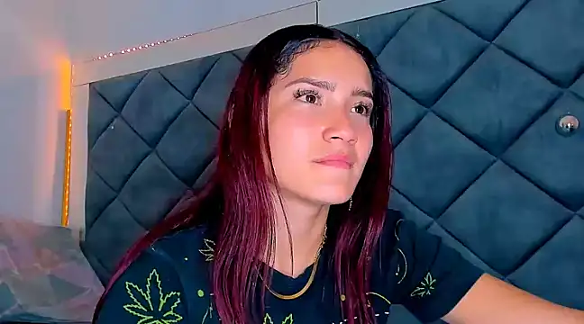 Snapshot of Nellyhills chatting on January 2025 08:04:01 PM Nellyhills online show from January 2025 08:04:01 PM