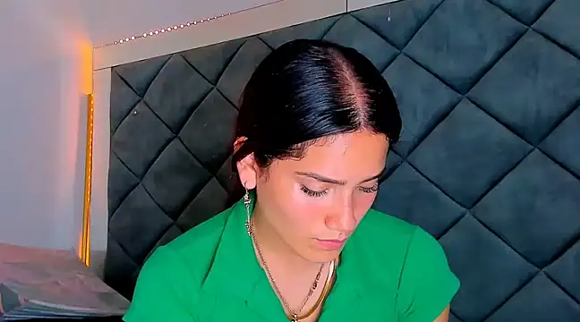 Snapshot of Nellyhills chatting on January 2025 08:42:01 PM Nellyhills online show from January 2025 08:42:01 PM