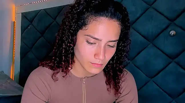 Snapshot of Nellyhills chatting on February 2025 09:28:01 PM Nellyhills online show from February 2025 09:28:01 PM