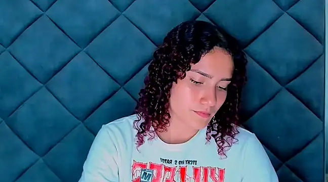 Snapshot of Nellyhills chatting on February 2025 09:17:01 PM Nellyhills online show from February 2025 09:17:01 PM