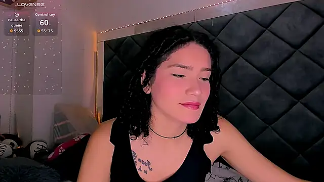 Snapshot of Nellyhills chatting on October 2025 11:43:02 AM Nellyhills online show from October 2025 11:43:02 AM