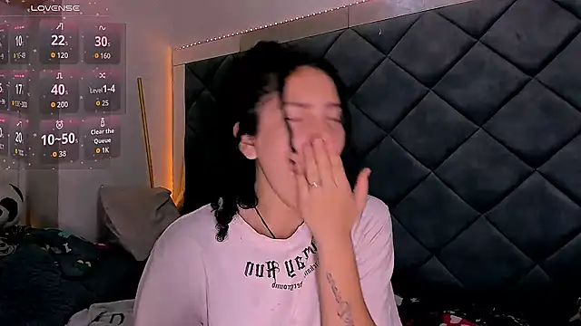 Snapshot of Nellyhills chatting on October 2025 09:57:02 AM Nellyhills online show from October 2025 09:57:02 AM