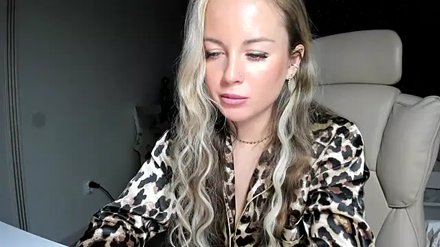 jennifer838 online show from April 2026 06:47:02 PM