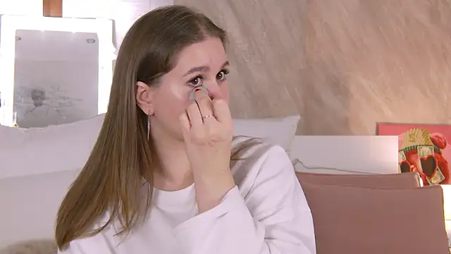 EllieHayes online show from January 2026 08:34:02 PM