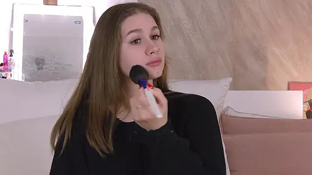 EllieHayes online show from January 2026 07:26:02 PM