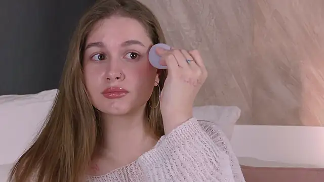 Snapshot of EllieHayes chatting on April 2026 10:14:02 PM EllieHayes online show from April 2026 10:14:02 PM