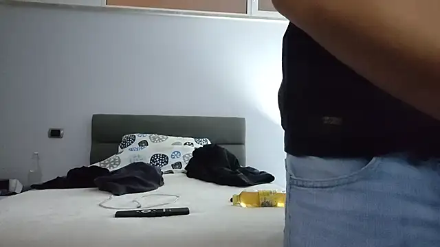 fnatic2806 online show from October 2025 12:56:02 AM