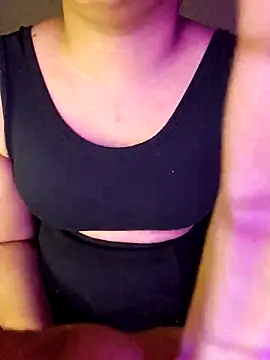 Olivia3 online show from October 2025 08:20:01 PM