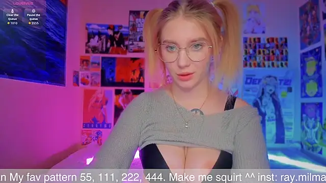 Snapshot of AliceMilman chatting on October 2025 05:04:01 AM AliceMilman online show from October 2025 05:04:01 AM