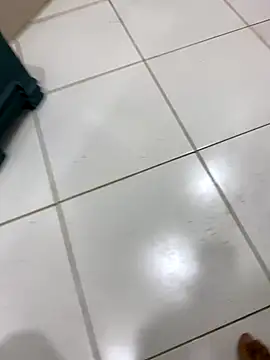 Lahcene online show from November 2025 04:57:02 PM