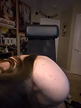 Snapshot of HannahCastle96 chatting on March 2025 04:54:02 AM HannahCastle96 online show from March 2025 04:54:02 AM