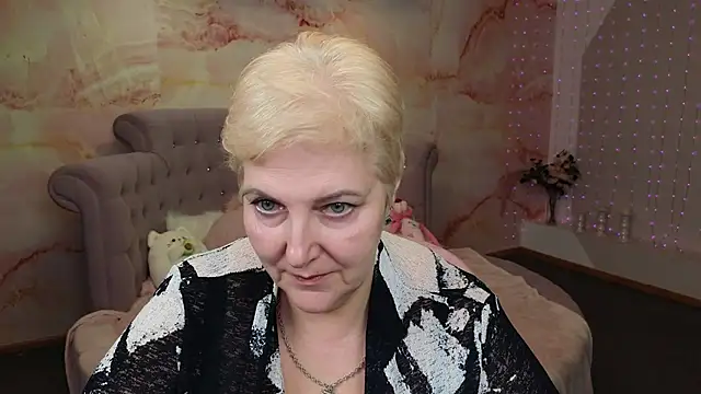 Sandra Snow online show from December 2024 01:18:02 PM
