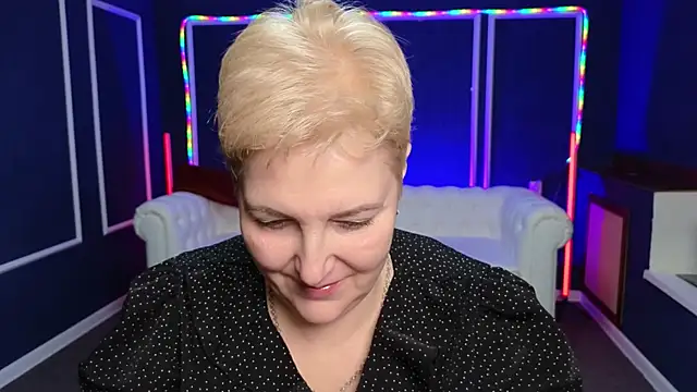 Sandra Snow online show from December 2024 03:26:01 PM