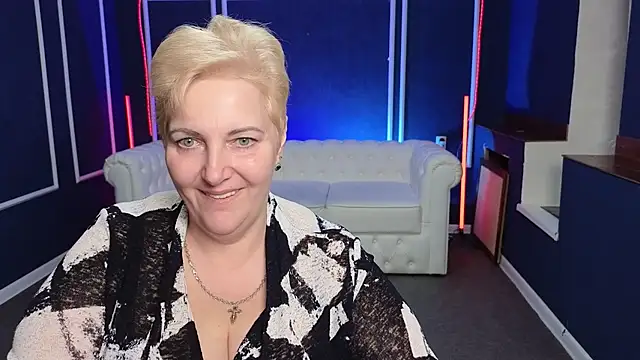 Sandra Snow online show from January 2025 08:28:01 PM