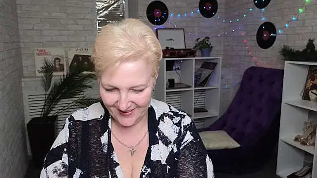Sandra Snow online show from January 2025 08:36:02 PM