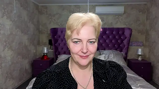 Sandra Snow online show from February 2025 05:16:01 PM