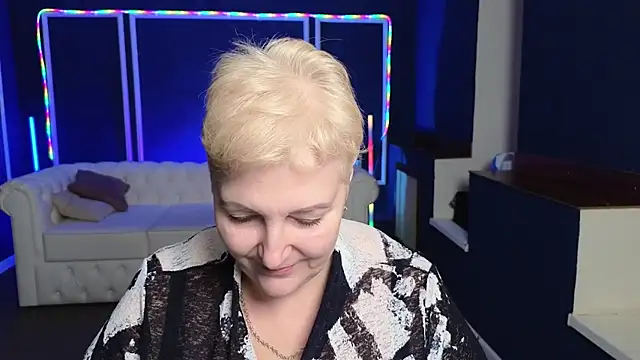 Sandra Snow online show from February 2025 05:50:01 PM