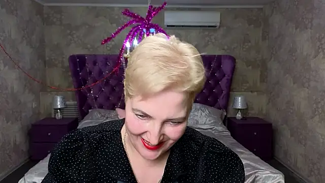 Sandra Snow online show from February 2025 08:18:01 PM