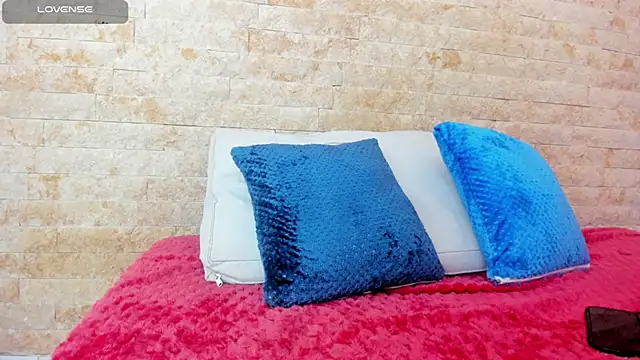 mia roldan  online show from October 2025 12:27:01 PM