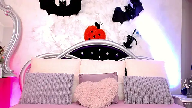 Snapshot of EuphoriaElle chatting on October 2025 07:03:02 PM EuphoriaElle online show from October 2025 07:03:02 PM