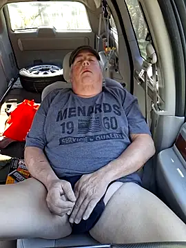 Snapshot of Bus310A chatting on November 2025 05:35:01 PM Bus310A online show from November 2025 05:35:01 PM