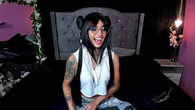 Snapshot of slutty_venus chatting on March 2025 05:23:02 AM slutty venus online show from March 2025 05:23:02 AM