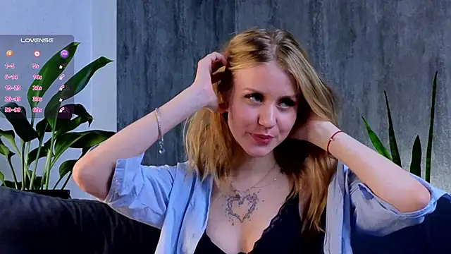 WiloneEsse online show from January 2025 04:58:01 AM