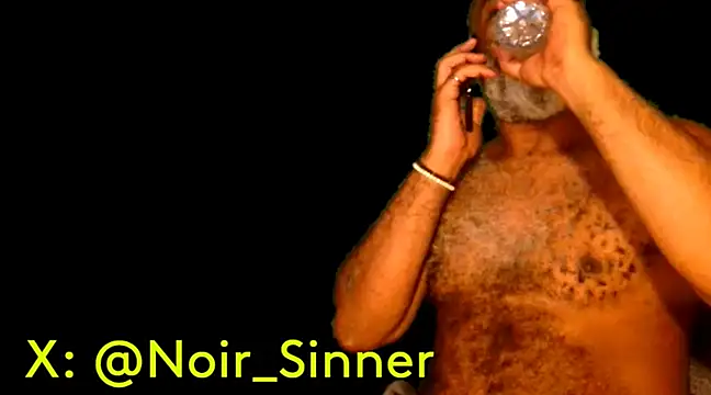 Snapshot of sinnernoir chatting on January 2025 04:48:02 PM sinnernoir online show from January 2025 04:48:02 PM