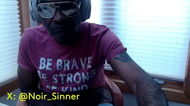 Snapshot of sinnernoir chatting on November 2025 02:08:01 PM sinnernoir online show from November 2025 02:08:01 PM