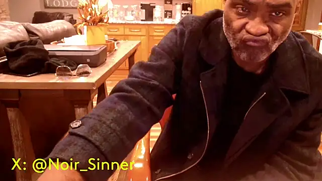 Snapshot of sinnernoir chatting on November 2025 04:33:02 AM sinnernoir online show from November 2025 04:33:02 AM