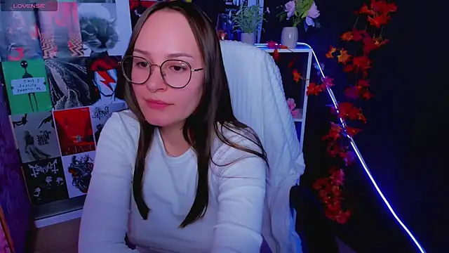Snapshot of Lilly_Soulmate chatting on December 2024 05:38:02 AM Lilly Soulmate online show from December 2024 05:38:02 AM