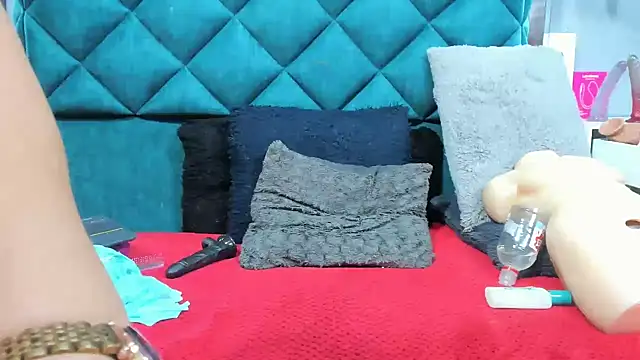 Snapshot of PENELOPELEWISs chatting on September 2025 08:42:02 AM PENELOPELEWISs online show from September 2025 08:42:02 AM