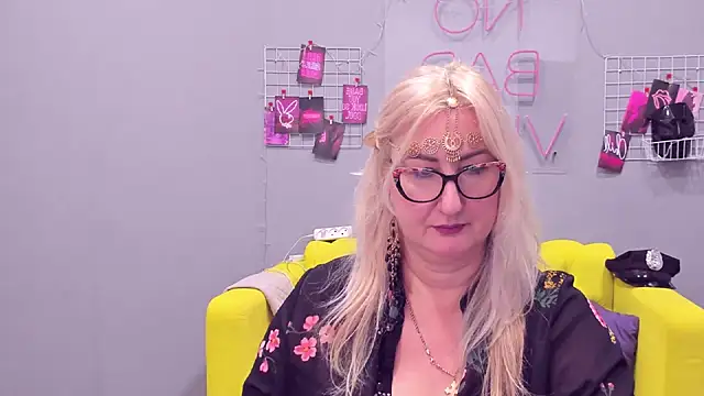 Snapshot of ChristyBrooks chatting on January 2025 05:23:01 PM ChristyBrooks online show from January 2025 05:23:01 PM