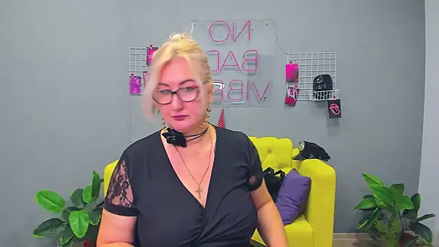 Snapshot of ChristyBrooks chatting on January 2025 12:16:01 PM ChristyBrooks online show from January 2025 12:16:01 PM