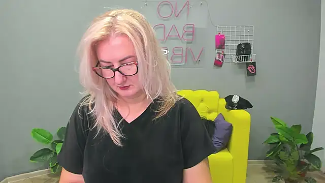 Snapshot of ChristyBrooks chatting on January 2025 12:11:02 PM ChristyBrooks online show from January 2025 12:11:02 PM