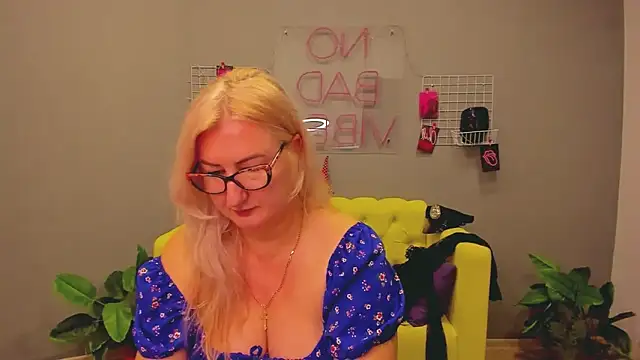 Snapshot of ChristyBrooks chatting on January 2025 01:10:01 PM ChristyBrooks online show from January 2025 01:10:01 PM