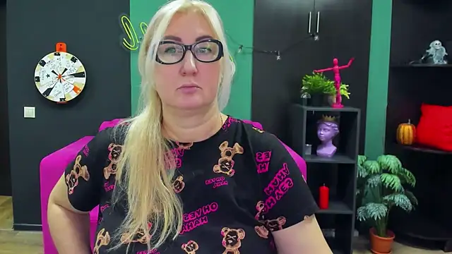 Snapshot of ChristyBrooks chatting on February 2025 01:06:01 PM ChristyBrooks online show from February 2025 01:06:01 PM